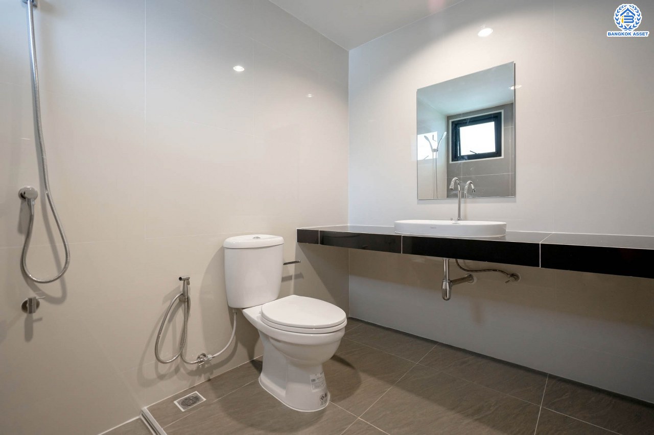 บ้านมือสองตกแต่งใหม่ ม.พิมาน ปิ่นเกล้า-กาญจนาภิเษก เนื้อที่ 64 ตร.ว. ฟังก์ชัน 3 ห้องนอน 4 ห้องน้ำ 1 ห้องแม่บ้าน จอดรถได้ 2 คัน บนทำเลเดินทางสะดวก ติดถนนกาญจนาภิเษก เชื่อมต่อหลายเส้นทาง ใกล้ทางด่วน "กาญจนาภิเษก" รถไฟฟ้า "สถานีหลักสอง" และเดอะมอลล์บางแค...